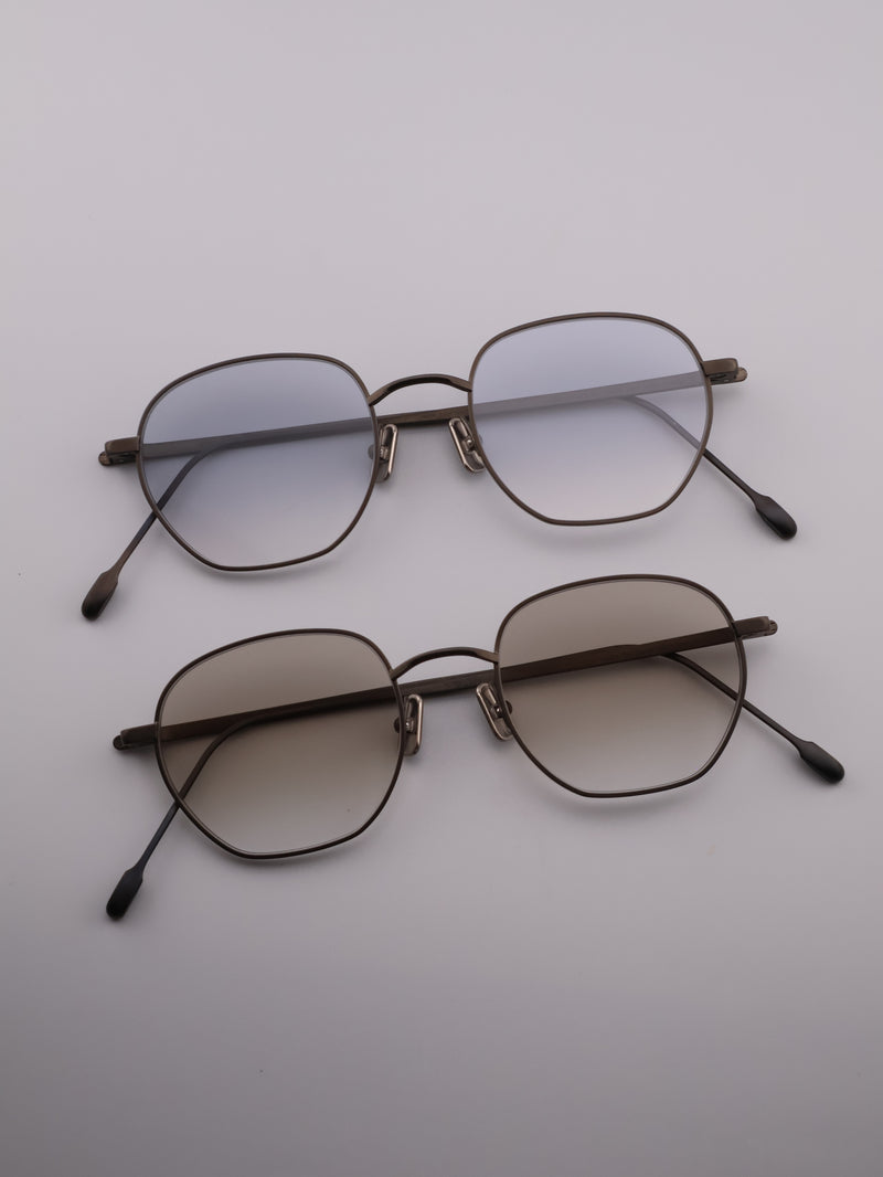 lazare stuido larkin -Exclusive Color- lazare studio（ラザールステュディオ）
larkin（ラーキン）
wabisabi（キンワビサビ）
別注
メタルフレーム
ストロベリーシェイプ
眼鏡
サングラス